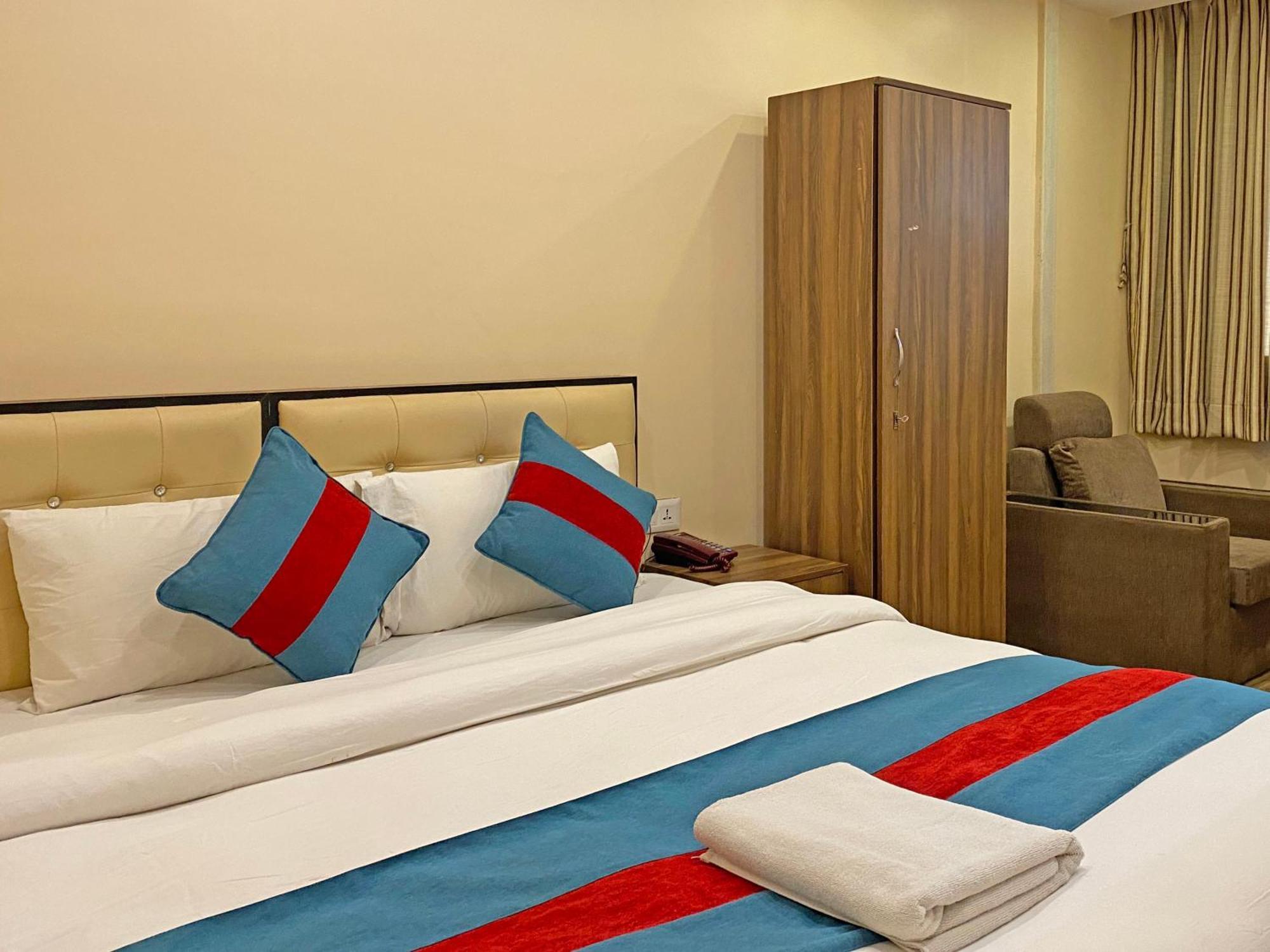 Hotel Airport Holiday Katmandou Extérieur photo