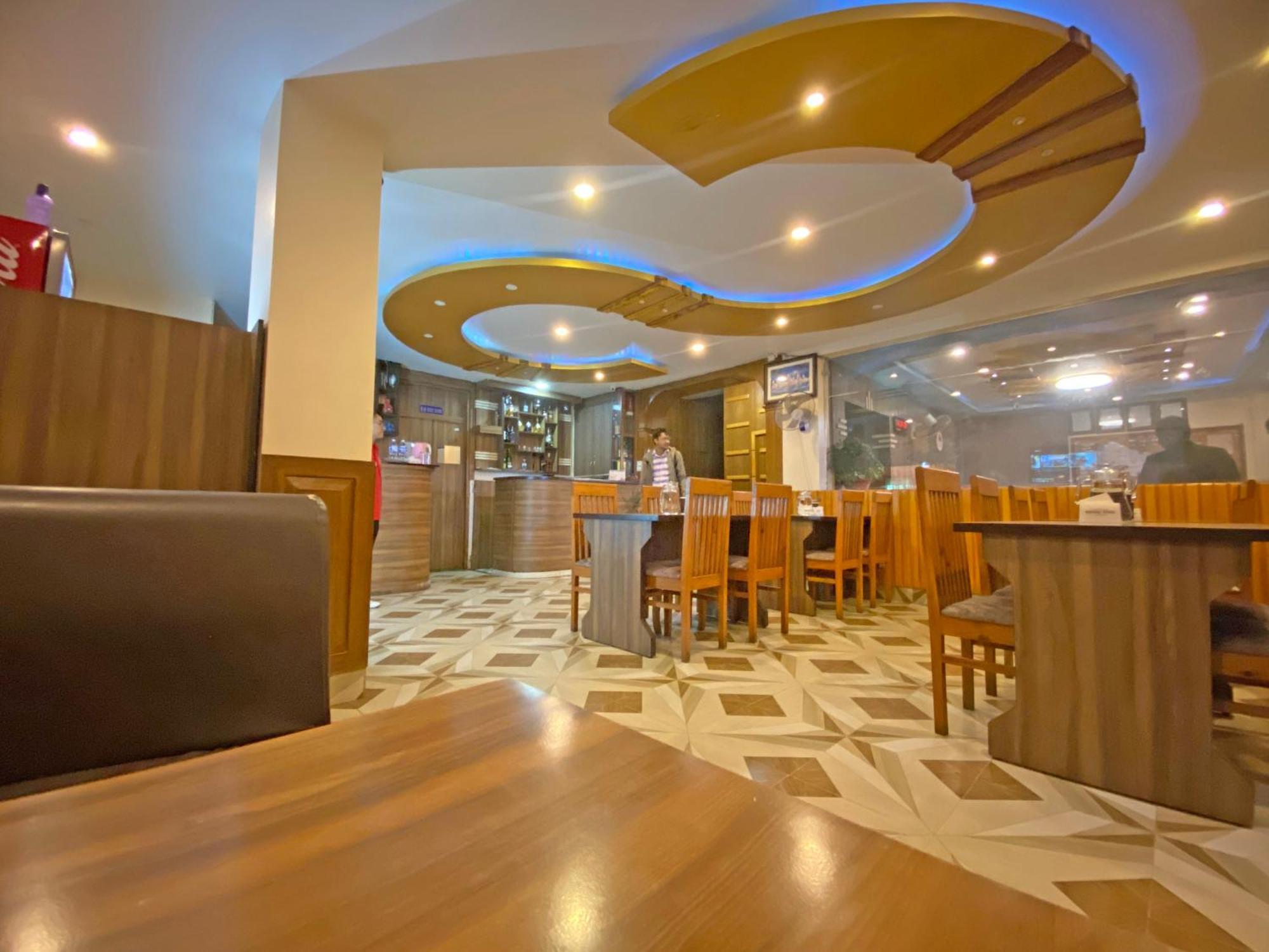 Hotel Airport Holiday Katmandou Extérieur photo