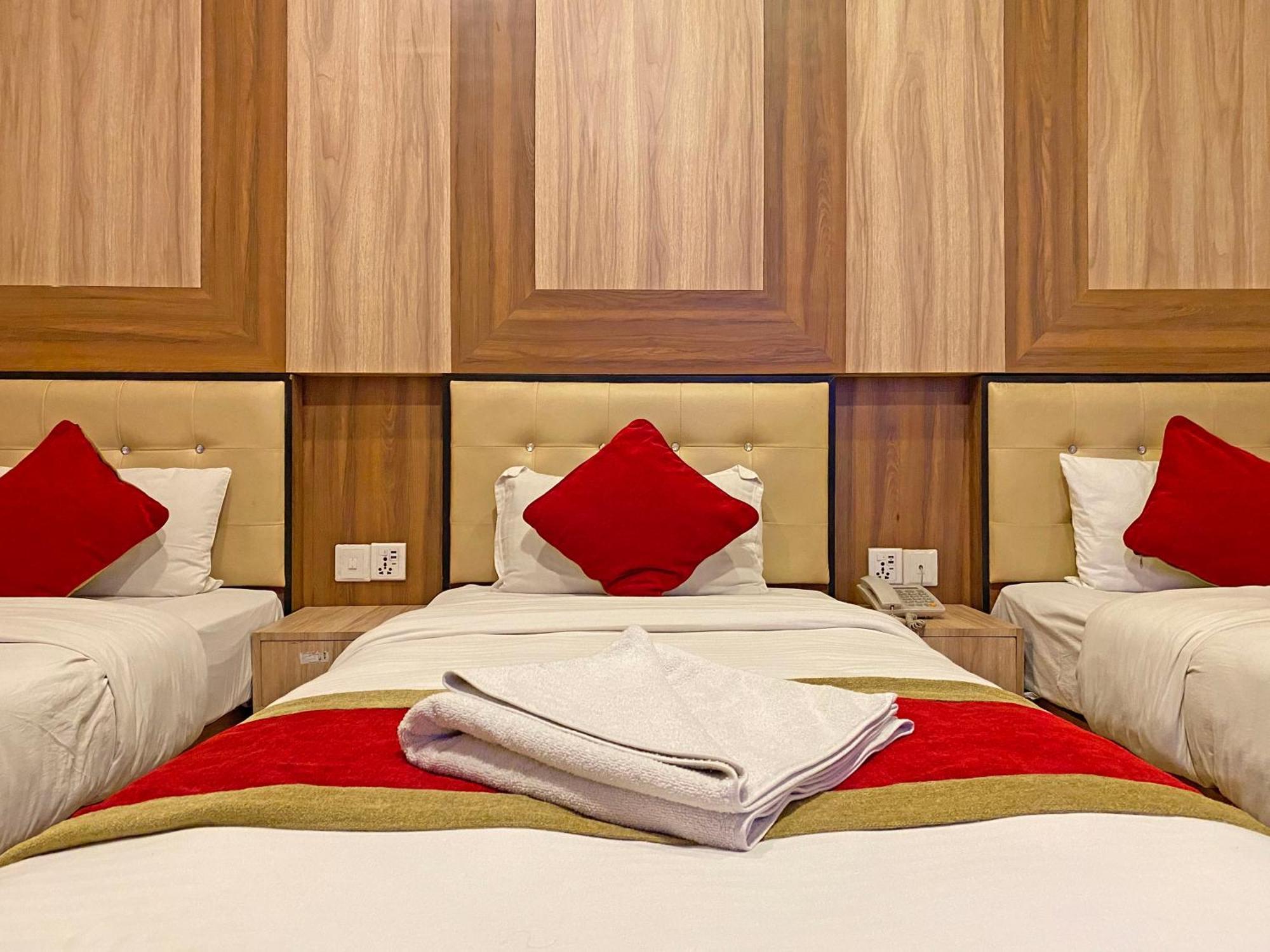 Hotel Airport Holiday Katmandou Extérieur photo